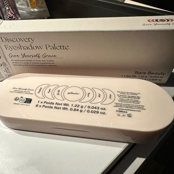 Rare Beauty eyeshadows pallet - Picture 3 of 4